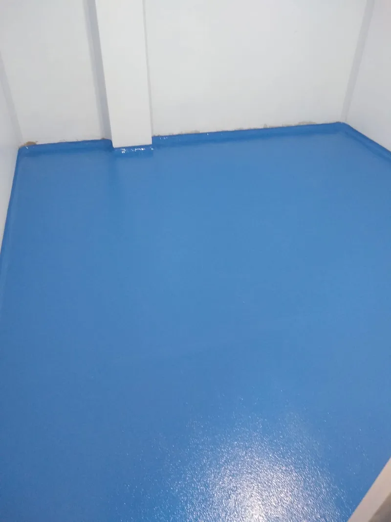 Piso epóxico industrial aplicado por Firepox en Biomezclas