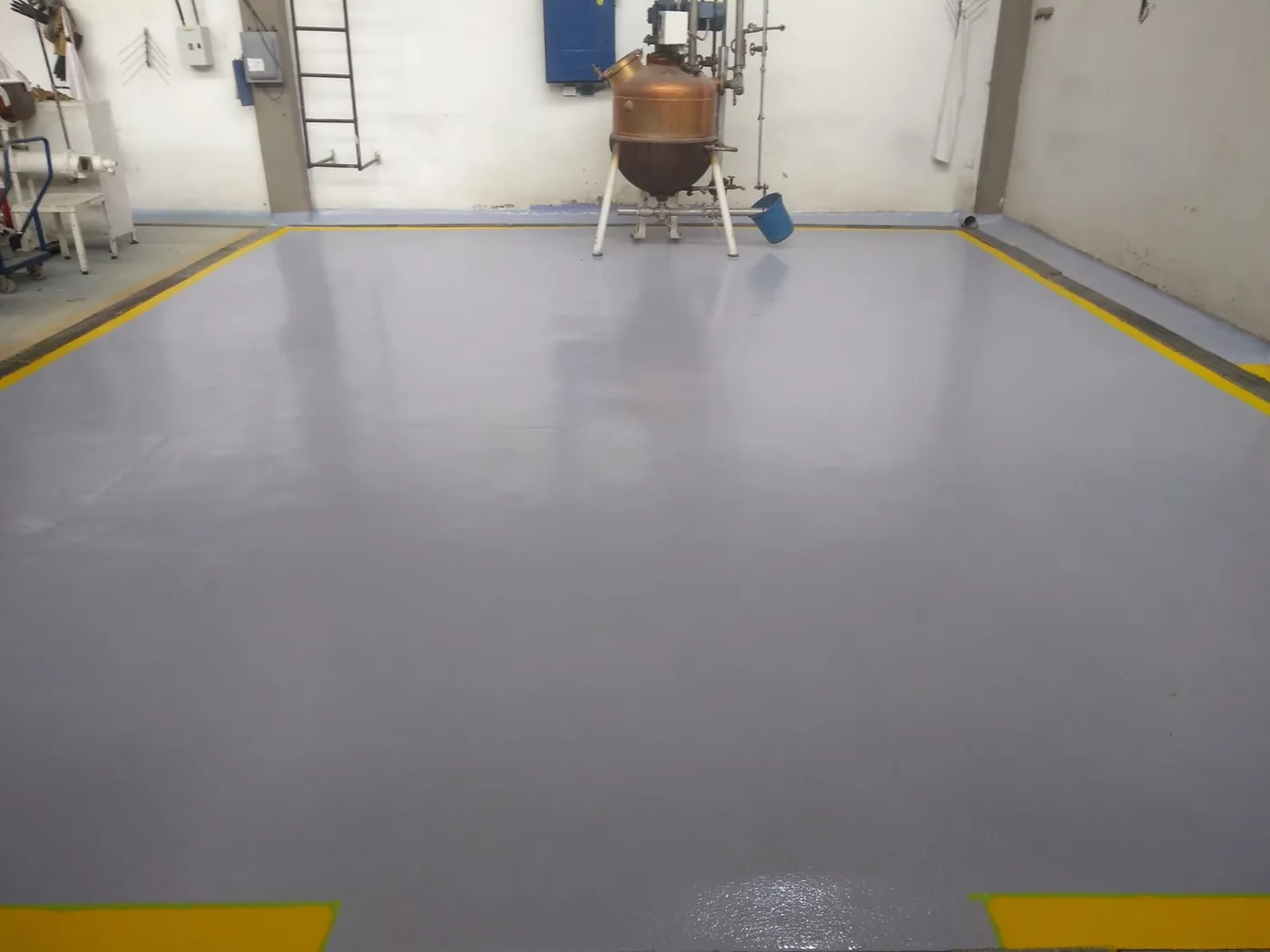 Piso epóxico industrial aplicado por Firepox en Chocolates Triunfo
