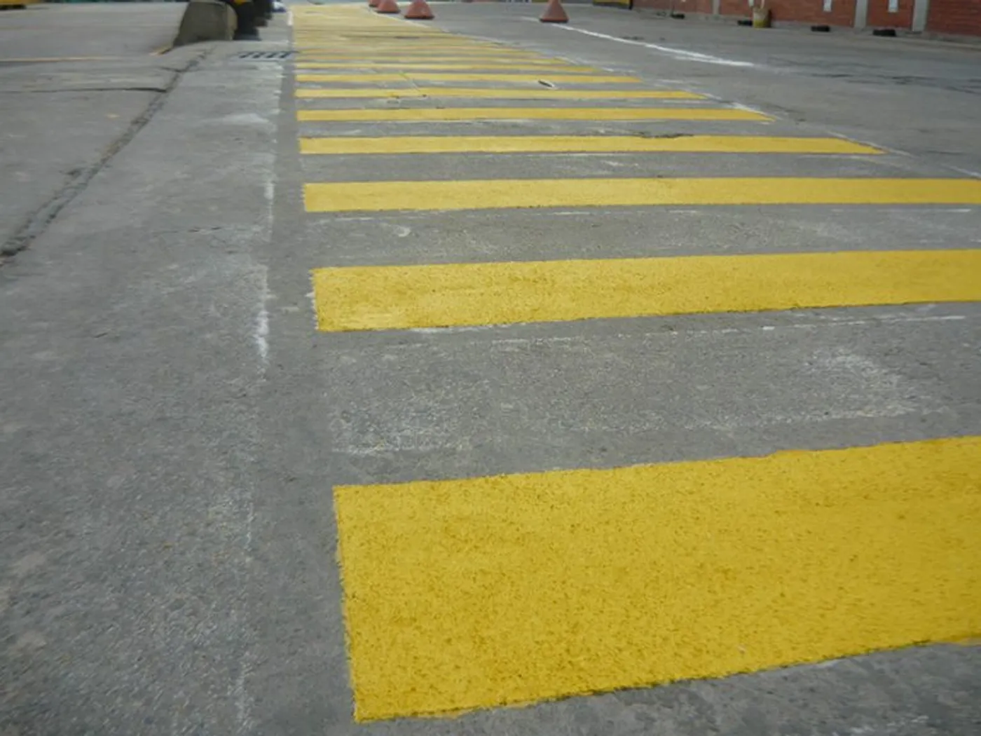 Piso epóxico industrial aplicado por Firepox en La Polar