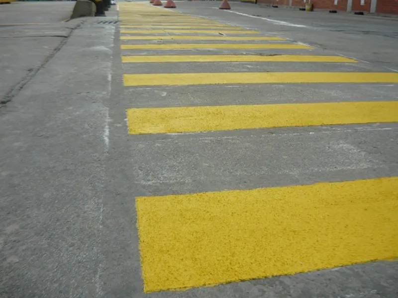 Piso epóxico industrial aplicado por Firepox en La Polar