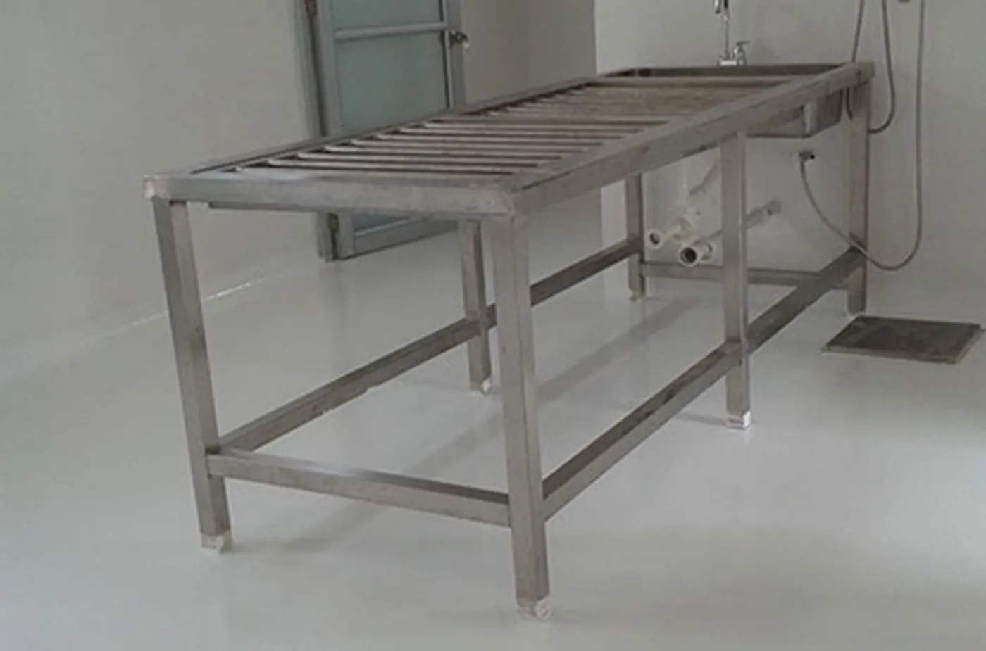 Piso epóxico industrial aplicado por Firepox en Morgue Puerto Rico