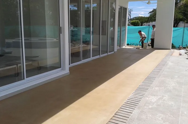 Piso epóxico industrial aplicado por Firepox en Piscina en Girardot