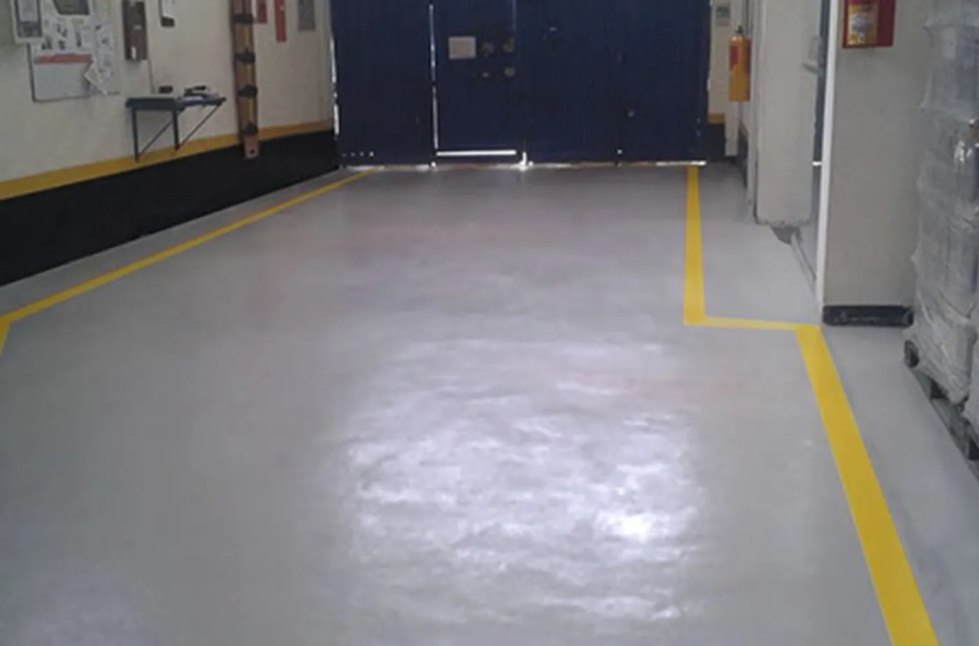 Piso epóxico industrial aplicado por Firepox en Planta Coloma